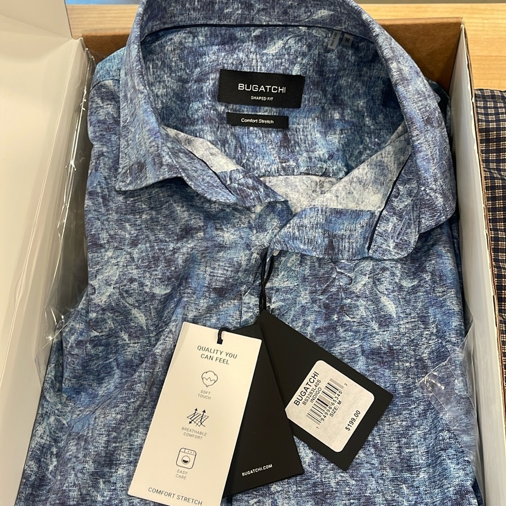 Bugatchi long sleeve Men’s dress shirt.
